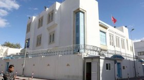 تونس تعيد فتح سفارتها في طرابلس