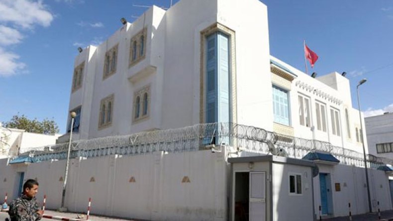 تونس تعيد فتح سفارتها في طرابلس