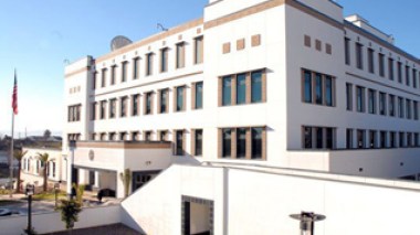 Témoignage outrageant d’un diplomate américain dans le livre de Michael Mewshaw