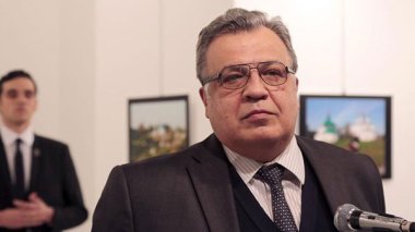 L’ambassadeur russe en Turquie assassiné par balle