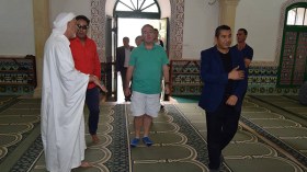 زيارة السفير البريطاني إلى زاوية الهامل تحدث جدلا