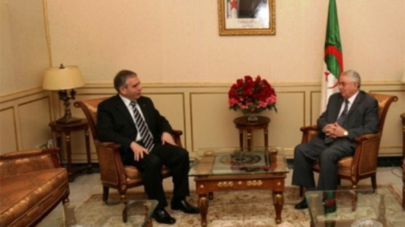 المعارضة السورية تتحدث عن انشقاق سفير دمشق بالجزائر