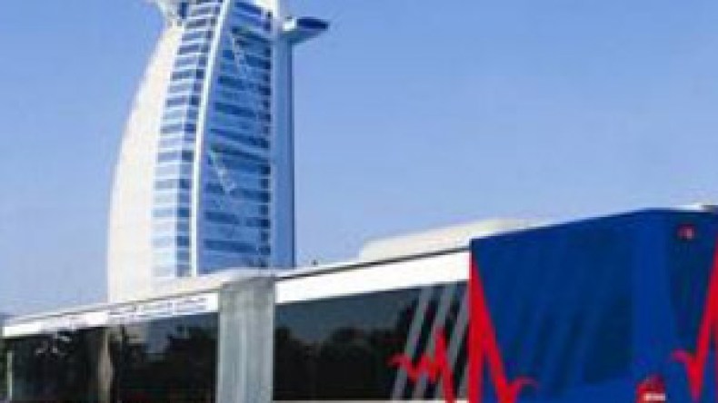 دبي تصنع أطول سيارة إسعاف في العالم