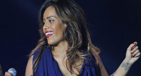 Amel Bent: «Je ne peux pas brandir le drapeau français au cours de mes concerts»