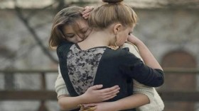 تفنني في مصالحة صديقتك بأساليب مبتكرة