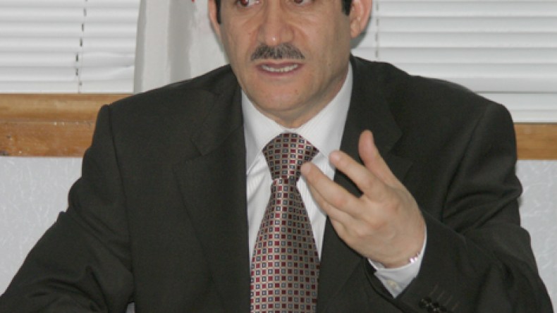 “تاج” يرد على سعيداني ويدافع عن الجيش والمخابرات