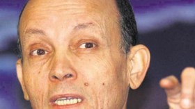 أبناء الجالية يستقبلون وزراء الحكومة بمطالب خفض أسعار تذاكر السفر