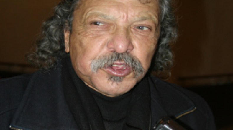 ‮”‬لست‭ ‬معارضا‭ ‬للنظام‭ ‬و‭ ‬‮”‬خارجون‭ ‬عن‭ ‬القانون‮”‬‭ ‬ممتاز‮”‬