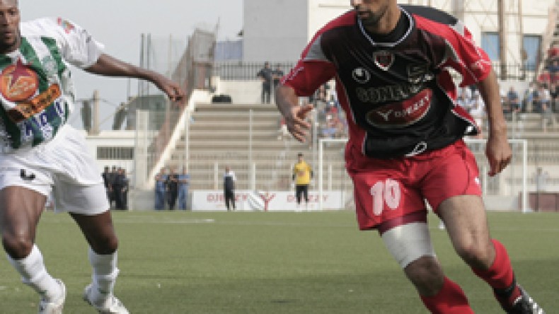 عمور‭ ‬يمضي‭ ‬لموسم‭ ‬واحد‭ ‬في‭ ‬العميد‭ ‬ودراق‭ ‬يجدد