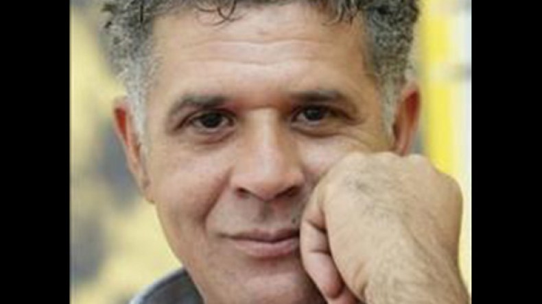 سينما الأبطال لا تعنيني وأهتم  بالمنسيين والبسطاء