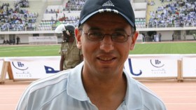 “الكاف” تعاقب مدرب كينيا عمروش بسنة كاملة