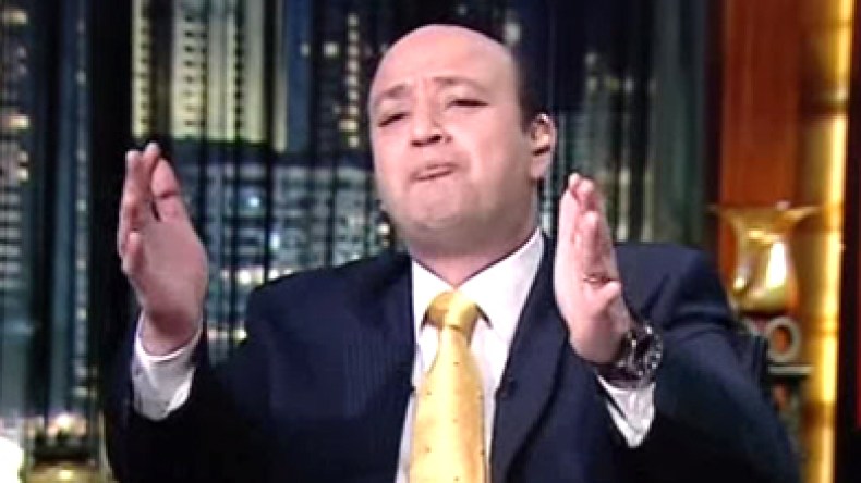 الفضائيات تمرر للمشاهدين مكالمات تتم داخل الإستديوهات من مخرجين وتقنيين