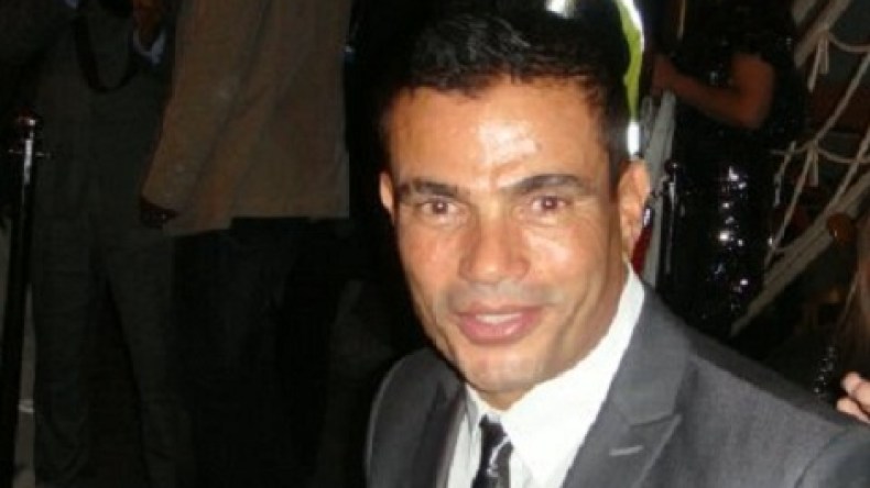 عمرو دياب يعرض منـزله للبيع ويفر إلى دبي