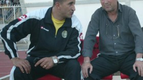 لاعبو شبيبة القبائل يطالبون بإبعاد رزقي عمروش