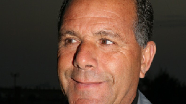 محامي المعارضة يهدد رئيس العميد بالسجن