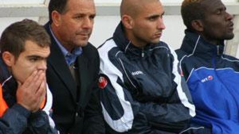 المعارضة تحصل على اعتماد تعيين زدك رئيسا للعميد