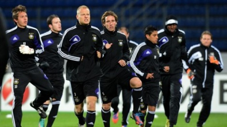 فريق بلجيكي تعاقد مع 54 لاعبا!؟