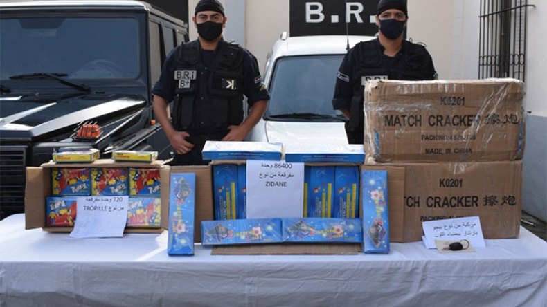 حجز 200 ألف وحدة مفرقعات بأم البواقي وعنابة