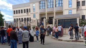 ذوو الشاب لطفي يحتجون أمام محكمة الحجار بعنابة