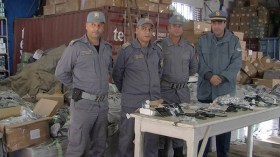 حجز 61335 هاتف نقال بميناء عنابة