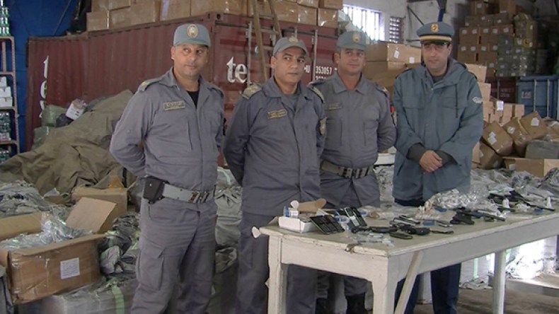 حجز 61335 هاتف نقال بميناء عنابة