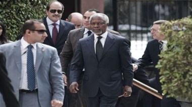 Syrie: Assad reçoit Annan, ses troupes bombardent la ville rebelle d'Idleb