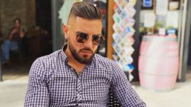 قميص الجزائري ديلور يصنع الحدث في فرنسا