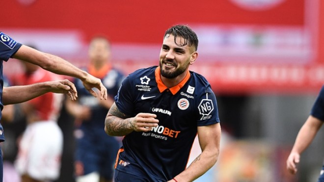 ديلور يُسجّل هدفا بِضربة مقصية على طريقة فان باستن