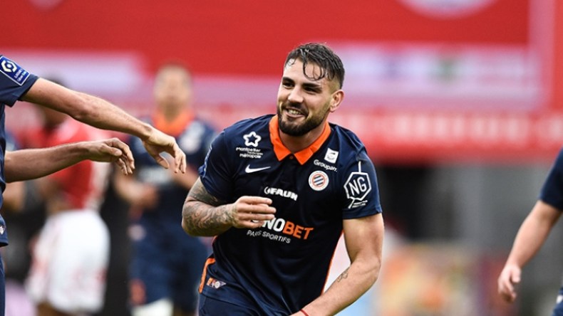 ديلور يُسجّل هدفا بِضربة مقصية على طريقة فان باستن