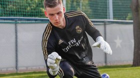 ريال مدريد يعير حارسه لونين إلى بلد الوليد