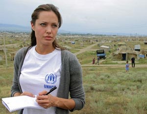 Jolie turns spotlight on plight of refugees
