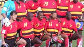 لاعبو “الخضر” يعتبرون مواجهة أنغولا نهائي قبل الأوان