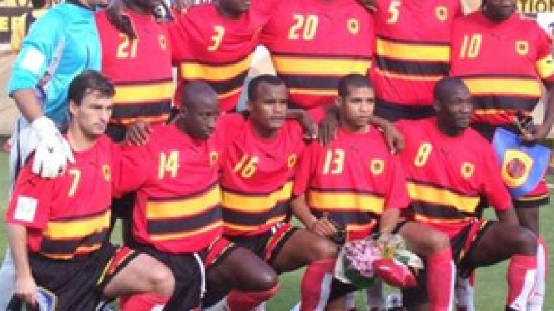 لاعبو “الخضر” يعتبرون مواجهة أنغولا نهائي قبل الأوان