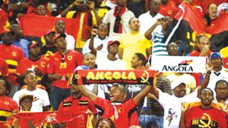 أنغولا تراهن على جمهورها للإطاحة بالجزائر