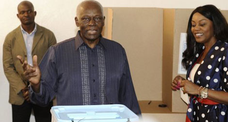 Angola: José Eduardo dos Santos réélu, l'opposition s'inquiète