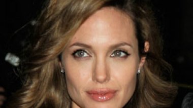 Paparazzi, guards fight at Jolie chateau