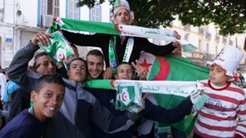 أعراس‭ ‬وحفلات‭ ‬في‭ ‬الشوارع‭ ‬والساحات‭ ‬العمومية‭ ‬والأغاني‭ ‬الوطنية‭ ‬تعود‭ ‬بقوة
