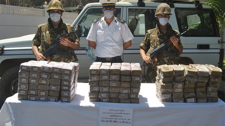القضاء على إرهابيين وتوقيف 90 تاجر مخدرات خلال ماي