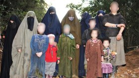 أطفال ونساء يعودون من حياة الجحيم في الجبال والمغارات