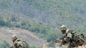 الجيش يلاحق إرهابيين بجبال سكيكدة