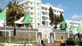 وزارة الدفاع: اكتشاف مخبأ يحوي أسلحة جنوب الشرقي للبلاد