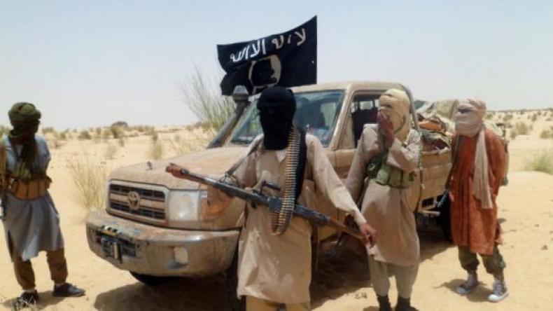 “أزواد الإسلامية” تنشق عن “أنصار الدين” وتبدي استعدادها للتفاوض