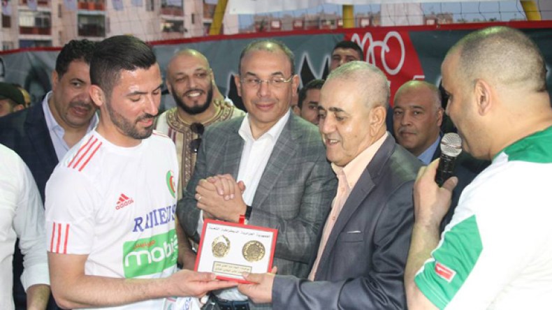 صانع ملحمة “أم درمان” عنتر يحي يصنع “الفرجة ” في وهران