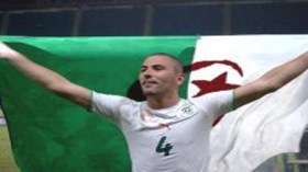 Sélection algérienne : le défenseur Antar Yahia prend sa retraite internationale