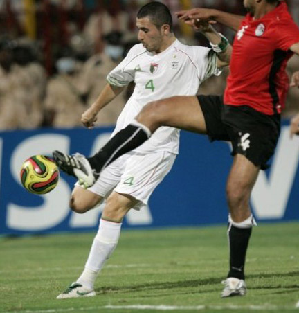 Algerian defender Antar Yahia: Beat Mali or let die