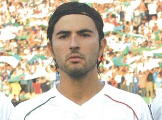 Football/ Antar Yahia to Echorouk : ” The probity and integrity of the Algerian professional players should not be doubted”.