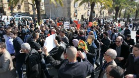 علي بلحاج وبومدين في اعتصام معارضة العهدة الرابعة