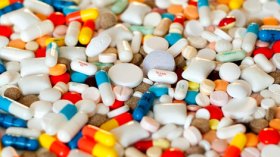 الجزائريون يفرطون في تناول المضادات الحيوية والمختصّون يحذرون