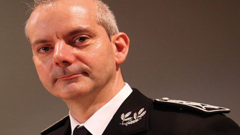 انتحار مدير وحدة مكافحة الشغب بملاعب فرنسا