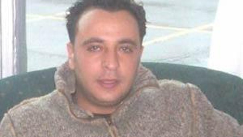 الشاب أنور عازم على الإنشاد الديني بالدف والكورال